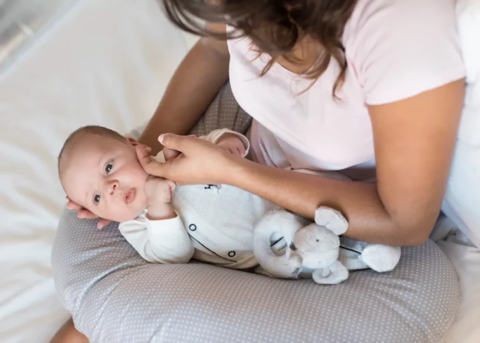 Coussin d’allaitement à la maternité : indispensable ou non ?