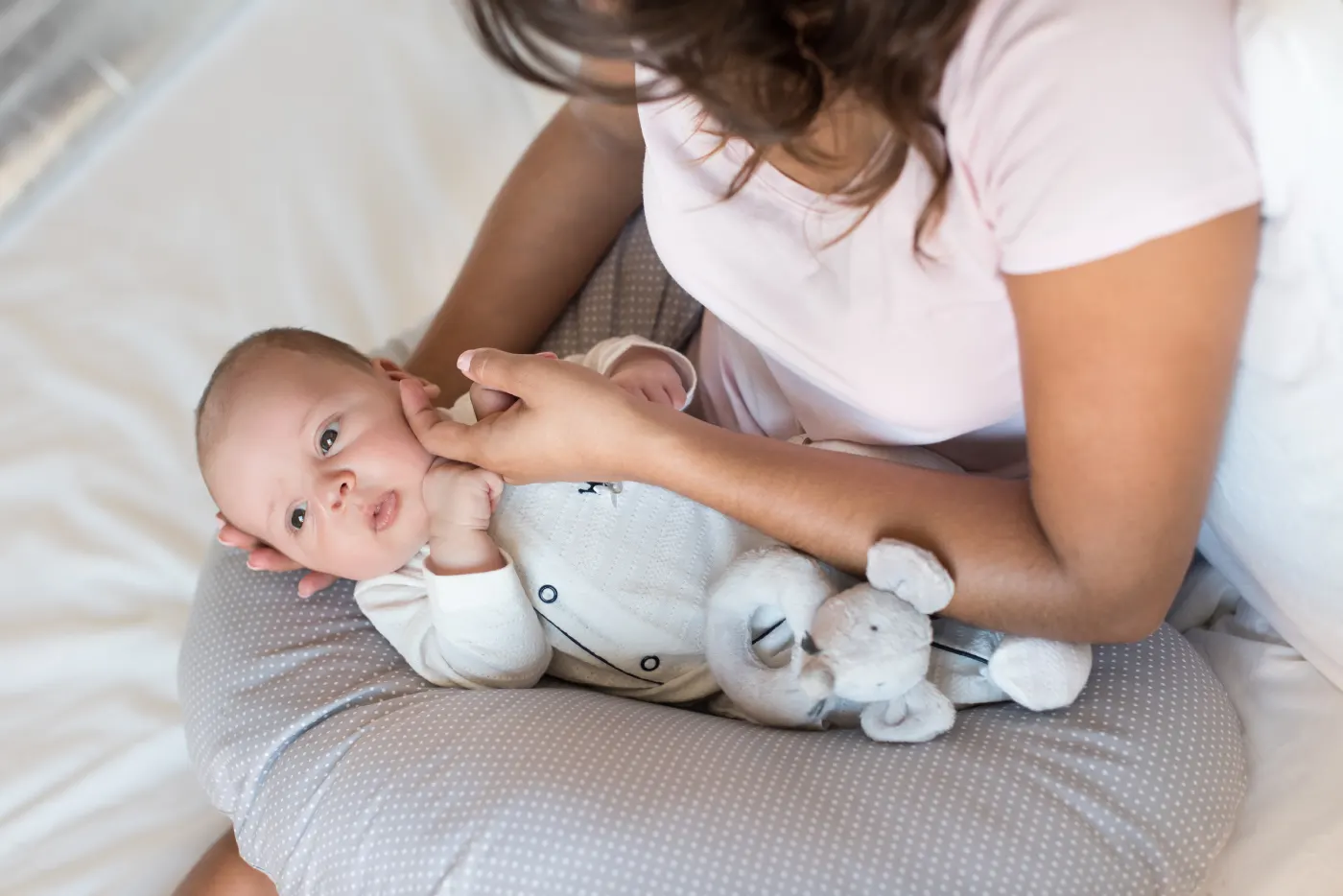 Coussin d'allaitement à la maternité : indispensable ou non ?