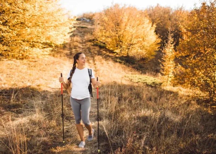 Exercices doux pour les femmes enceintes : la marche et ses bienfaits