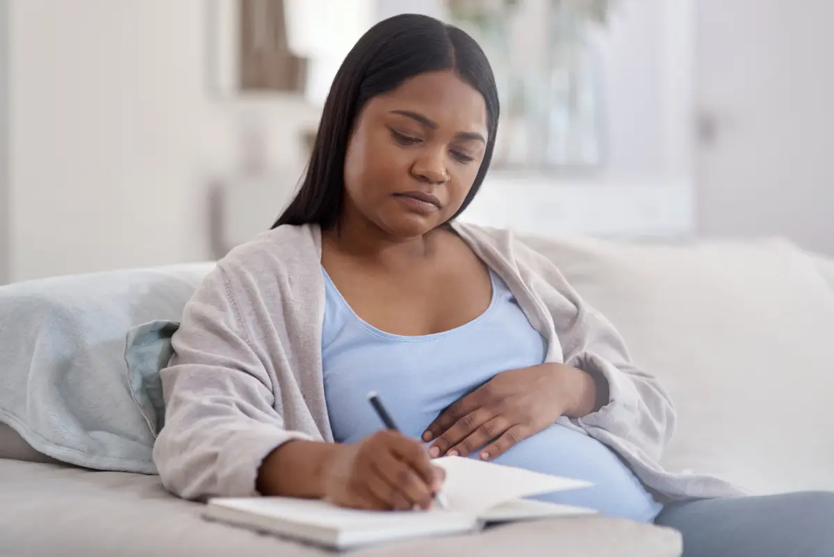 Créer un journal de grossesse : pourquoi et comment commencer ?